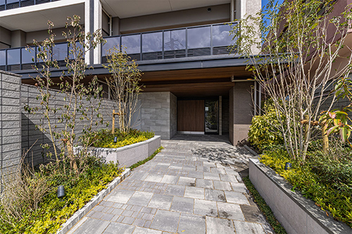 ファーネスト下大利駅前レジスタ