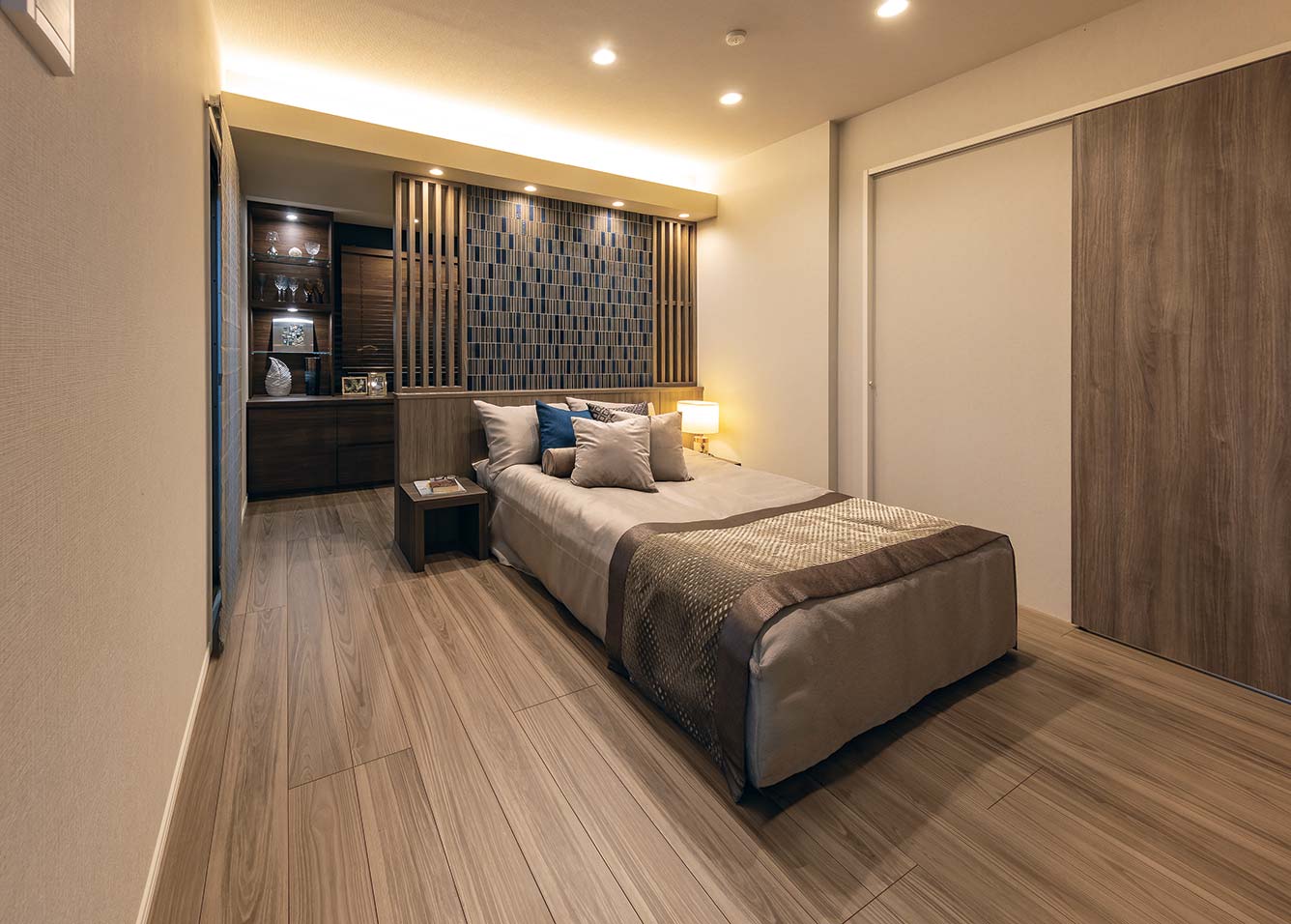MASTER BEDROOM