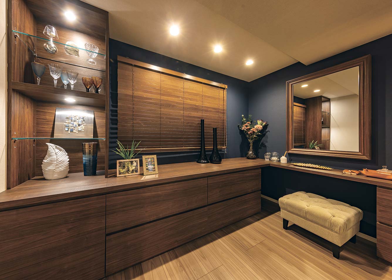 DRESSING ROOM