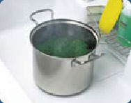 熱い鍋を置いても変色しにくい