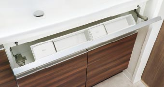 2段スライド＋開き扉＋小物ポケット