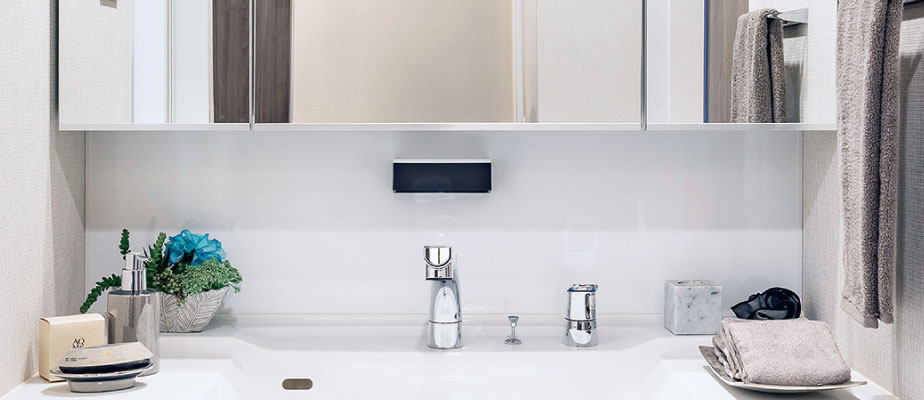 三面鏡下部ホーローパネル貼り